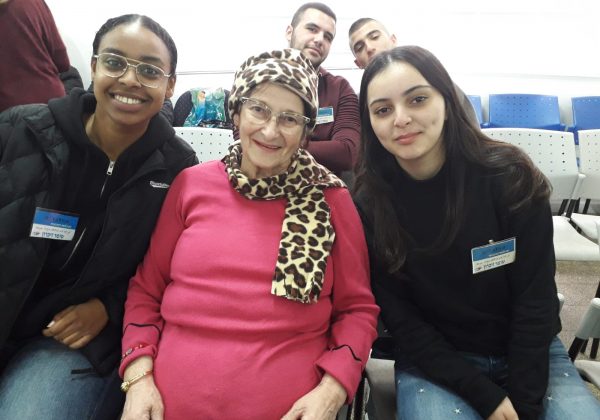 יום השואה הבינלאומי עם הניצולים בבוקר פעיל ומוצלח